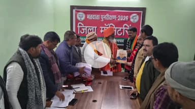 उन्नाव: उन्नाव के भाजपा कार्यालय में सांसद साक्षी महराज ने भाजपा पदाधिकारियों के साथ मतदाता अभियान SIR की बैठक की