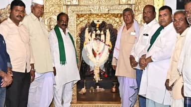 ಅಣ್ಣಿಗೇರಿ: ಅಣ್ಣಿಗೇರಿ ತಾಲೂಕಿನ ಶಲವಡಿ ಗ್ರಾಮದ ಶ್ರೀ ವೀರಭದ್ರೇಶ್ವರ ಜಾತ್ರಾ ಮಹೋತ್ಸವದಲ್ಲಿ ಭಾಗವಹಿಸಿದ ಶಾಸಕ ಎನ್ ಎಚ್ ಕೋನರಡ್ಡಿ