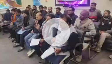 बीसलपुर: कलेक्ट्रेट में डीएम से हिंदू महासभा के पदाधिकारी की मुलाकात, धरना स्थगित