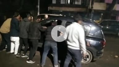 कानपुर: जाजमऊ स्थित चुंगी के पास 4 फीट ऊँची क्रेटा कार डिवाइडर पर चढ़ी, कार सवार दंपति बाल-बाल बचे