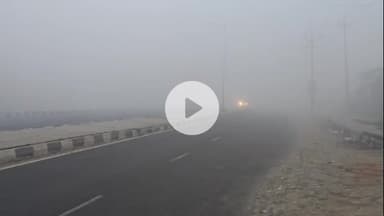 अमरोहा: अमरोहा नेशनल हाईवे-9 पर घने कोहरे के कारण कई वाहन टकराए, यातायात बाधित, ठंड से कांपे लोग