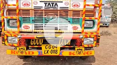 तिल्दा: सांई मंदिर चौक तुलसी के पास ट्रक ने कार को मारी ठोकर, कार क्षतिग्रस्त, नेवरा पुलिस ने किया मामला दर्ज