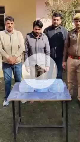 सांगानेर: जयपुर की मानसरोवर थाना पुलिस ने आतिश मार्केट से एक आरोपी को पकड़ा, बरामद हुए तीन देसी कट्टे