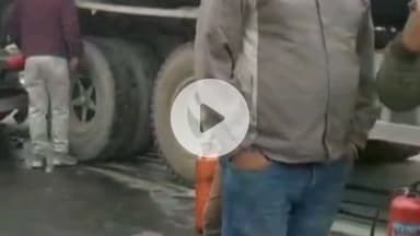 খড়িবাড়ি: খড়িবাড়ির পানিট্যাংকি চেকপোষ্টে দুর্ঘটনার কবলে পড়লো একটি লরি