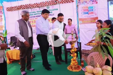 గరిడేపల్లి: ఆధునిక సాగుతోనే రైతులకు లాభం:గడ్డిపల్లిలో కలెక్టర్ తేజస్