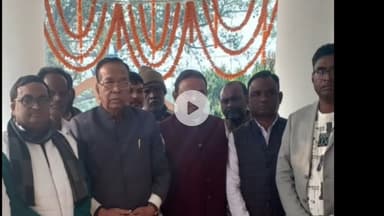 बलियापुर: पूर्व सांसद रामटहल चौधरी ने बिनोद बाबू की समाधि पर श्रद्धा सुमन अर्पित किए