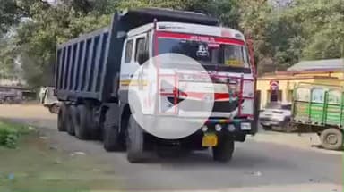 महेशपुर: महेशपुर सीओ और थाना प्रभारी ने बिना माइनिंग का गिट्टी लदा एक हाईवा किया ज़ब्त