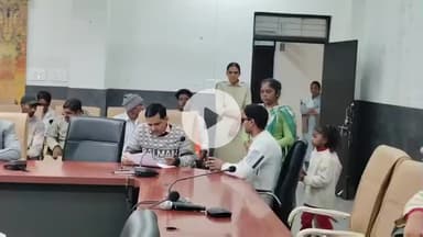 रतलाम नगर: जिला स्तरीय जनसुनवाई में महिला सरपंच की शिकायत, बिना अनुमति भवन निर्माण किया शुरू