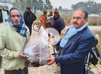 रुधौली: रुधौली तहसील क्षेत्र के एसडीएम ने जरूरतमंदों में कंबल का किया वितरण