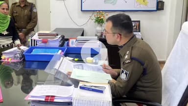 रतलाम नगर: पुलिस अधीक्षक ने जनसुनवाई में आए 36 आवेदकों की शिकायतें सुनकर थाना प्रभारियों को दिए त्वरित कार्रवाई के आदेश