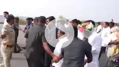 పులివెందుల: మూడు రోజుల కడప జిల్లా పర్యటనలో భాగంగా పులివెందులకు చేరుకున్న ఏపీ మాజీ సీఎం జగన్