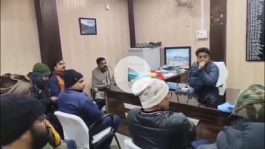 बक्सर: नाथ बाबा मंदिर से चंदन का पेड़ चोरी होने के मामले में प्रशासन सक्रिय, एसडीएम के साथ हुई अहम बैठक