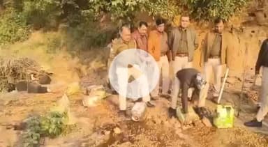 कर्वी: जिले में अवैध शराब निर्माण, बिक्री और भंडारण के खिलाफ अभियान में 500 किग्रा लहन व 60 लीटर अवैध शराब जप्त