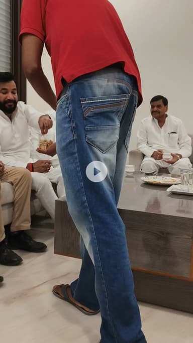 चाचा का प्यार और आशीर्वाद हमेशा हमारे साथ।
Akhilesh Yadav Dimple Yadav Shivpal Singh Yadav Aditya Yadav Samajwadi Party Lakhan Pratap Singh