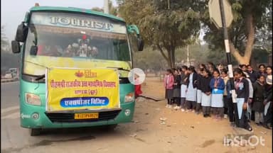 चूरू: चूरू में 50 छात्र-छात्राओं को एक्पोजर विजिट के लिए रवाना किया, डीईओ ने हरी झंडी दिखाकर किया शुभारंभ