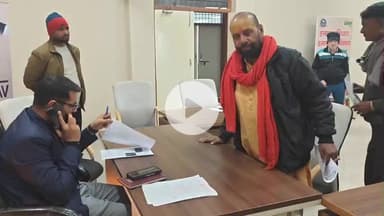 मथुरा: नगर निगम द्वारा ई-रिक्शा के नाम पर ₹3000 के पंजीकरण का समिति अध्यक्ष ने किया विरोध, निगम को सौंपा ज्ञापन