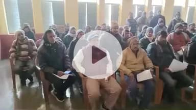 घोसी: घोसी ग्राम प्लेक्स भवन में बीएलओ के साथ बीडीओ ने की बैठक, दिशानिर्देश दिए