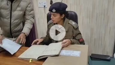 कानपुर: बादशाहीनाका क्षेत्र के कपड़ा मार्केट में हुई चोरी का एडीसीपी अंजलि विश्वकर्मा ने प्रेस कॉन्फ्रेंस में किया खुलासा