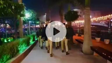 शाहजहांपुर: पुलिस अधीक्षक ने देर रात भारी पुलिस फोर्स के साथ हनुमत धाम और चौक कोतवाली क्षेत्र में सुरक्षा व्यवस्थाओं का लिया जायजा