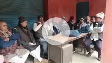 घोसी: घोसी व्यापार मंडल कार्यालय में जिला सहकारिता पदाधिकारी के साथ पैक्स अध्यक्ष की बैठक हुई