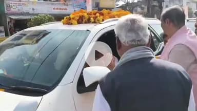 बीना: नगरीय प्रशासन मंत्री कैलाश विजयवर्गीय बीना पहुंचे, नए बस स्टैंड पर क्रिकेट टूर्नामेंट में हुए शामिल