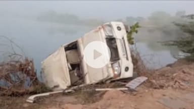 नैनवां: गेण्डोली खुर्द के पास अनियंत्रित होकर कार पलटी, बाल-बाल बचे कार सवार