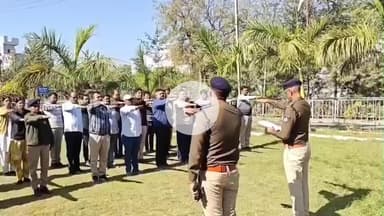 रतलाम नगर: रतलाम पुलिस ने सुशासन के लिए लिया संकल्प, पुलिस अधीक्षक कार्यालय सहित सभी थानों में पुलिसकर्मियों ने ली शपथ