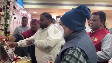 चक्रधरपुर: चक्रधरपुर के गोल्डन वेंकवेट हॉल में रक्तदान शिविर आयोजित, विधायक भी उपस्थित रहे