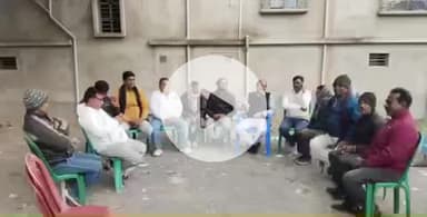 महेशपुर: झामुमो के जिला अध्यक्ष महेशपुर कार्यालय पहुंचकर कार्यकर्ताओं के साथ संगठन मजबूती पर की चर्चा