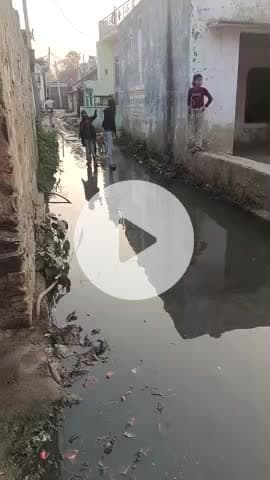 #विकास_की_गंगा_बहती_दिखी..
बहुत बार सचिव और सरपंच महोदया को लोगो के द्वारा भी अवगत कराया जा चुका है लेकिन कोई निजात नहीं