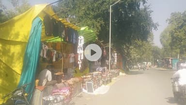 आबूरोड रेलवे कॉलोनी साईं बाबा रोड पांच बंगला पर रेलवे कॉलोनी पर अवैध दुकान लगी है कोई भी कार्रवाई नहीं हो रही है#aburoad