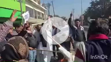 हापुड़: जिला कांग्रेस कमेटी के पदाधिकारियों ने जिला कांग्रेस कार्यालय पर एकत्रित होकर बांग्लादेश के प्रधानमंत्री का पुतला फूंका