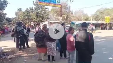 क्रांति चौक, सेक्टर-2, केंद्रीय विद्यालय के पास एक नागरिक की सड़क दुर्घटना में मौत के बाद भारी आक्रोश रैली जारी।