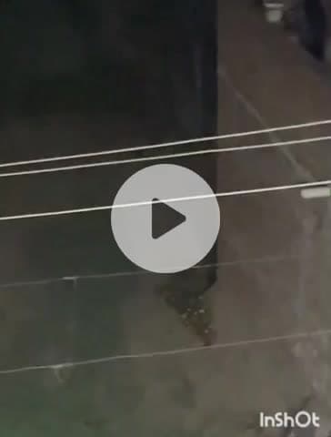 एत्मादपुर: गढ़ी रामबख्श में चाऊमीन की दुकान पर विवाद, पथराव का वीडियो वायरल, फायरिंग करने का भी आरोप