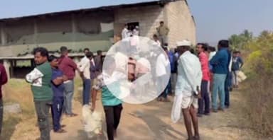 ಗಜೇಂದ್ರಗಡ: ಉಣಚಗೇರಿ ಗ್ರಾಮದ ಕೋಳ ಪಾರ್ಮ್ ಗೆ ನುಗ್ಗಿದ ಗ್ರಾಮಸ್ಥರು, ಮಾಡಿದ್ದೇನು ನೋಡಿ..!