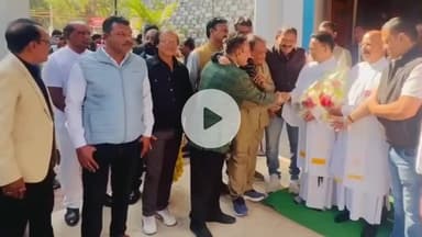 रतलाम नगर: क्रिसमस पर्व को लेकर रेलवे कॉलोनी चर्च में ईसाई समाज में उत्साह, एक दूसरे को दी बधाइयां