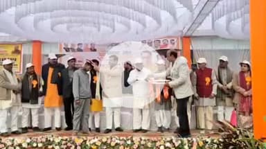 बहराइच: इंदिरा गांधी स्पोर्ट्स स्टेडियम में सांसद खेल महोत्सव का समापन, विजेता खिलाड़ियों को सांसद ने किया पुरस्कृत