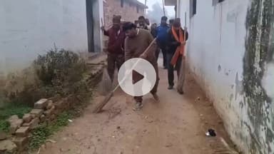 बस्ती: आदर्श नगर पंचायत में मनाई गई अटल बिहारी वाजपेयी की जयंती