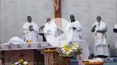 क्रिसमस की आधी रात काशी में बजी खुशियों की घंटी, गिरजाघरों में गूंजा प्रभु यीशु के जन्म का संदेश