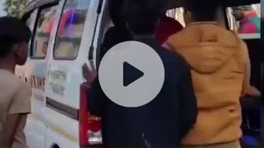 महेशपुर: महेशपुर-बोढालपोखर में अंजुमन इस्लामिया सोसाइटी ने असहाय विधवा महिला को आर्थिक मदद पहुंचाई