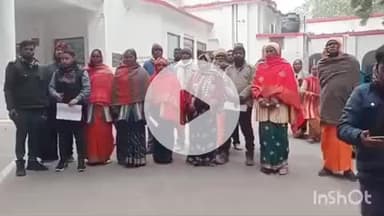 बहराइच: चहलवा के ग्रामीणों का आवास सूची से नाम कटा, नाराज ग्रामीणों ने DM कार्यालय में किया प्रदर्शन और सौंपा शिकायती पत्र