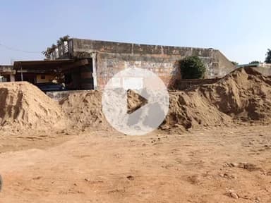 झौथरी: डीएसटी टीम ने धंबोला थाना क्षेत्र में बजरी से भरा एक डंपर किया ज़ब्त, तीन गोदामों पर भी की कार्रवाई