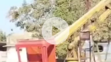 जीरन: नीमच में खंभे पर चढ़ा कर्मचारी करंट लगने से झुलसा