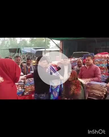 तिलोई: फुरसतगंज में कंबल और शाल पाकर लोगों के चेहरे खिले