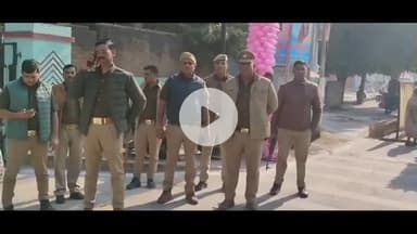 इटावा: सिविल लाइन क्षेत्र स्थित चर्च में क्रिसमस डे का पर्व बड़े धूमधाम से मनाने की तैयारी शुरू, पुलिस भी मौक़े पर मौजूद