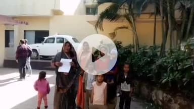 नरसिंहपुर: श्रीनगर में जमीनी विवाद पर परिवार के सदस्य बच्चों को मारने की धमकी दे रहे, सुरक्षा की मांग