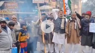 गया टाउन सीडी ब्लॉक: बांग्लादेश में हिंदुओं पर अत्याचार के विरोध में कांग्रेस ने गया में बांग्लादेशी पीएम का पुतला फूंका