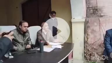 बहराइच: तहसील सदर परिसर में स्थित आबकारी गोदाम में जब्त वाहनों की नीलामी, 8 वाहनों की हुई बोली