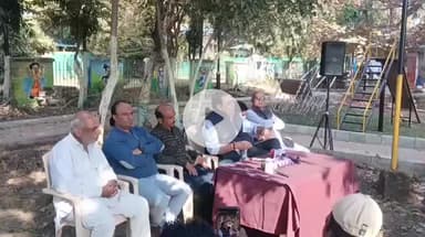 नरसिंहपुर: मुशरान पार्क में सफाई कर्मियों के भुगतान और टैक्स बकायदारों का मुद्दा उठा, पत्रकारों ने पूछे सवाल