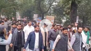 बहराइच: कलेक्टर पहुंचे, भारतीय किसान यूनियन व सरदार पटेल सेवा समिति के पदाधिकारियों ने मांगों को लेकर प्रदर्शन कर सौंपा ज्ञापन